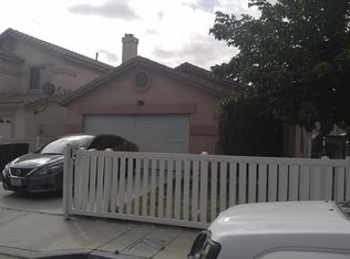 976 Award Dr, Colton, CA 92324