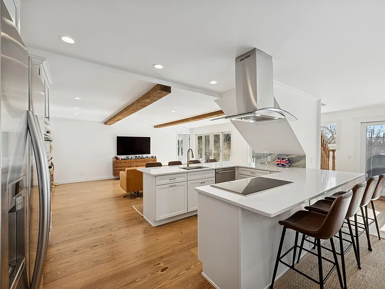 582 Montauk Hwy — Photo 6