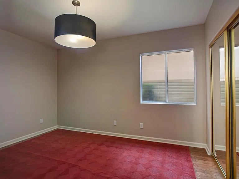 2952 N Saint Augustine Pl — Photo 16