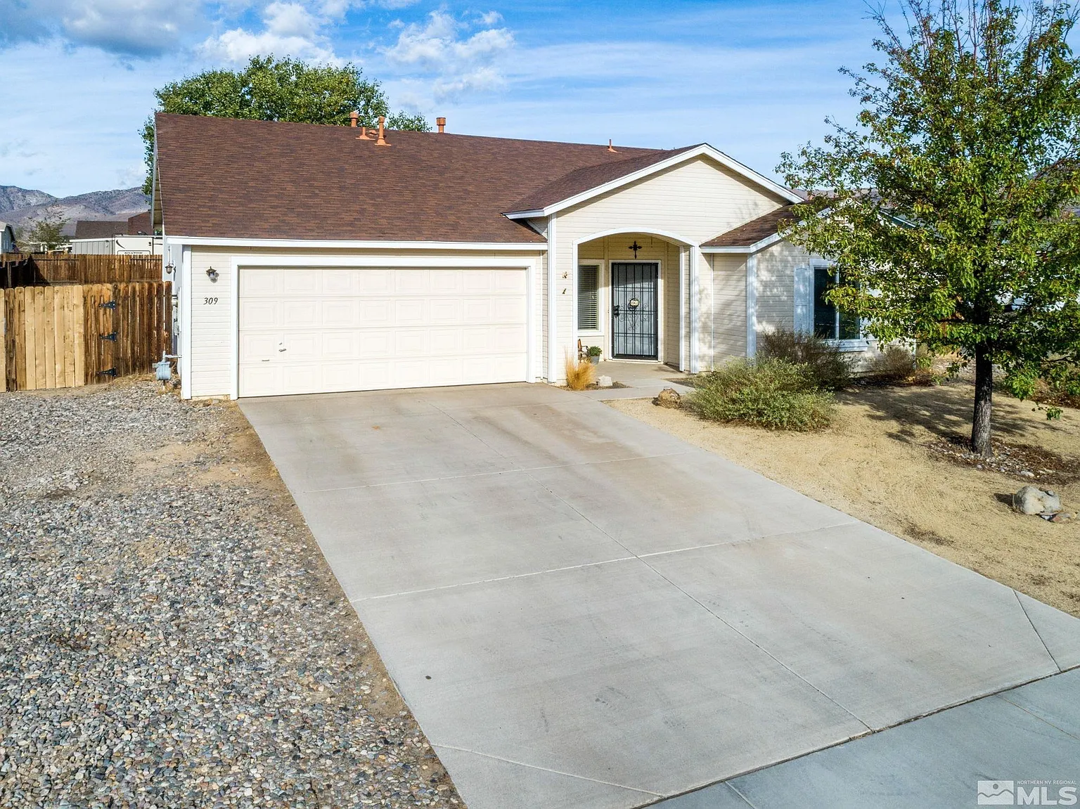 309 Hidden Oaks Dr photo 1