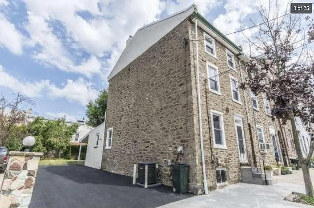 4 bed, 1400 sqft, $3,100 — Photo 1