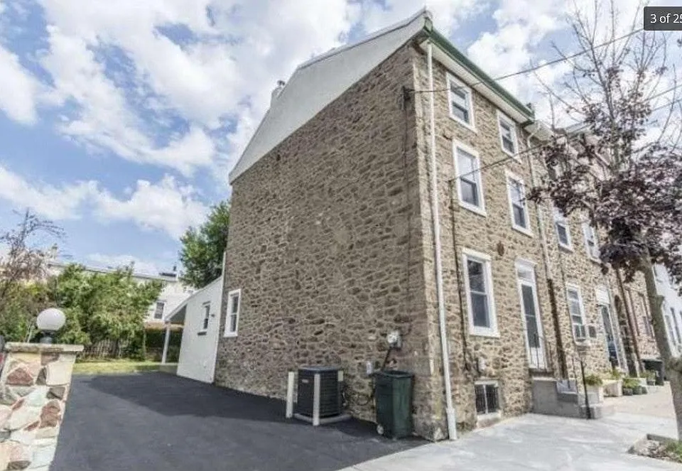168 East St