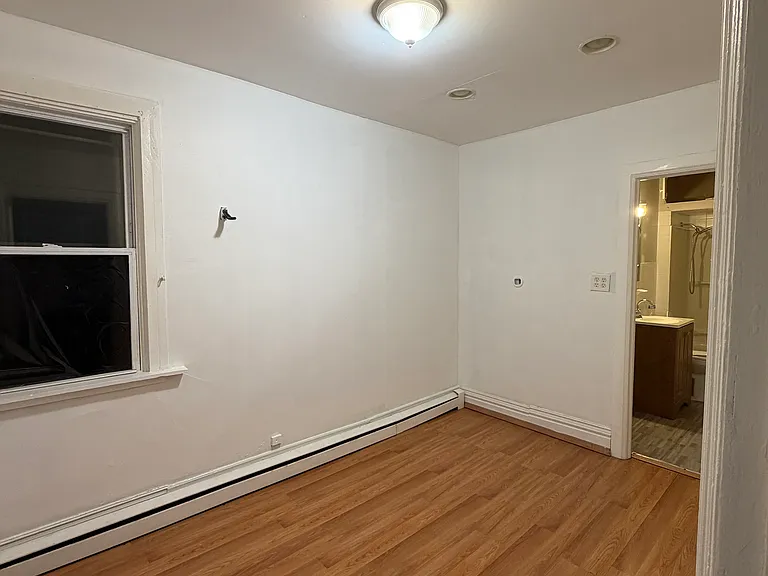 bedroom (1st floor)