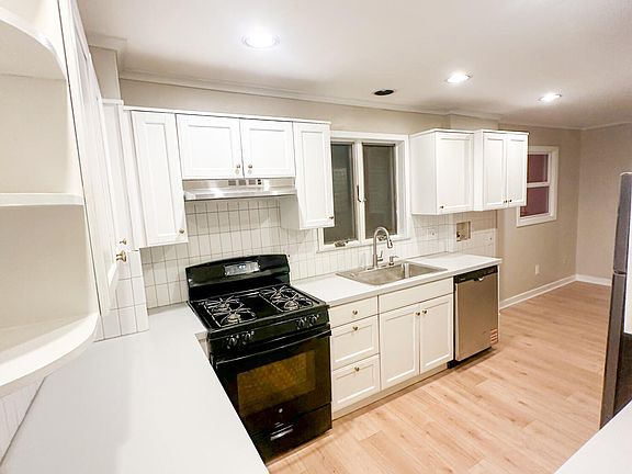 4th image of 833 George St