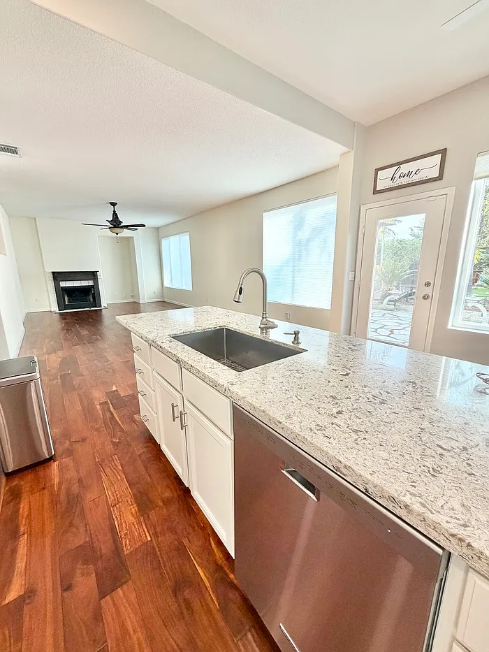 5 bed, 3.0 bath, 2968 sqft, $3,895 — Photo 4