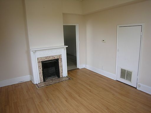 2nd image of 926 Rosemont Ave #1