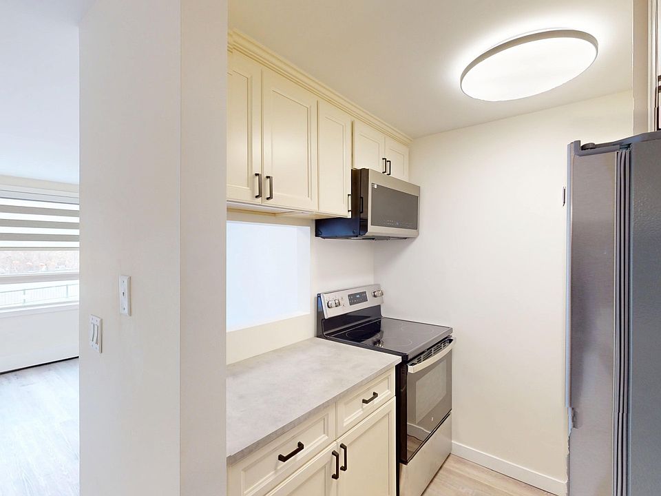 1st image of 110 2nd Ave SE #205