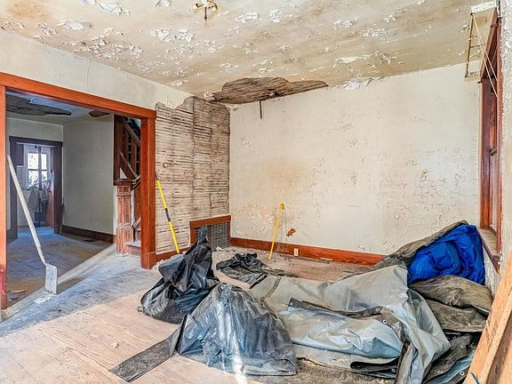 4th image of 614 8th St