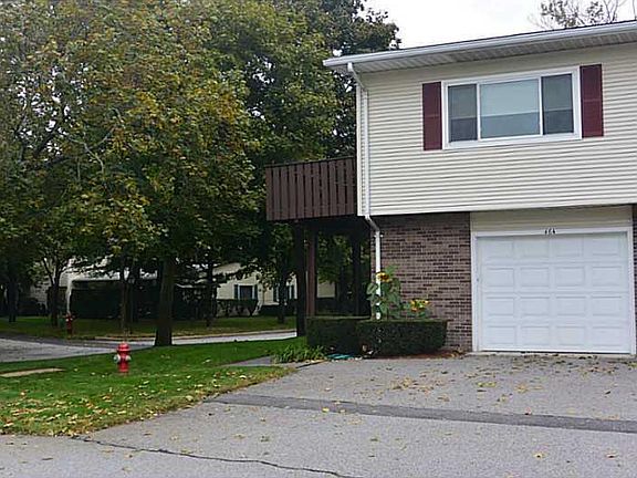 4th image of 464 Round Hill Ct #464