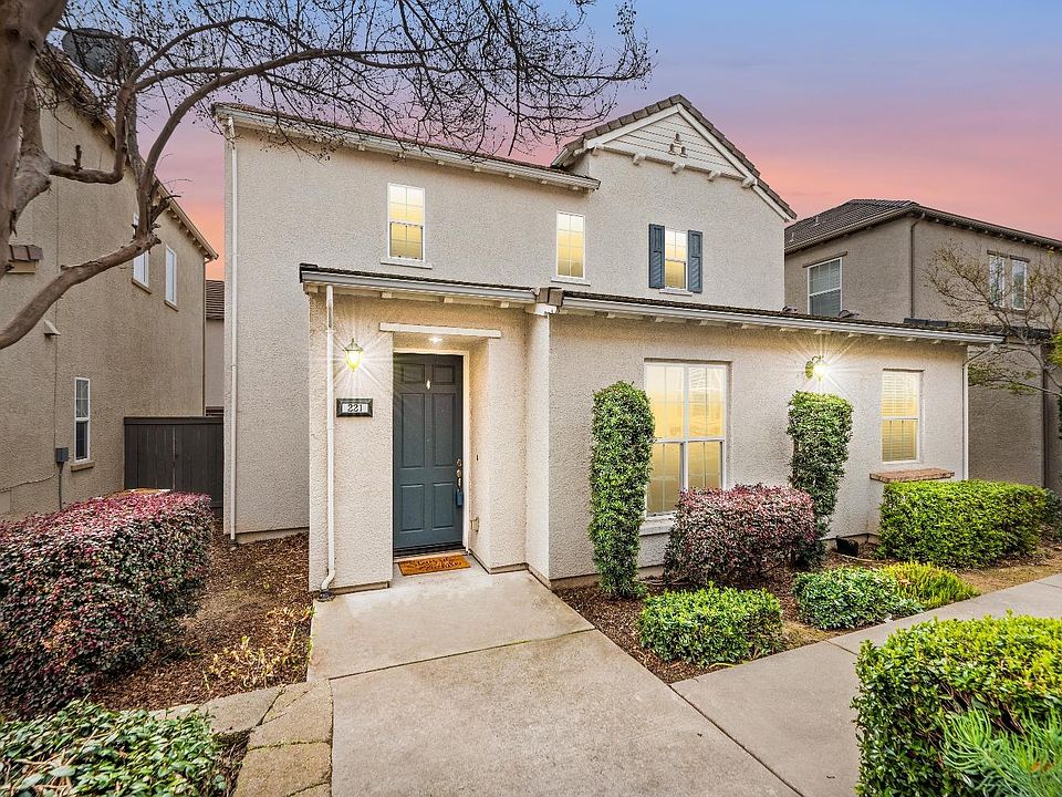 1st image of 221 Chambord Way