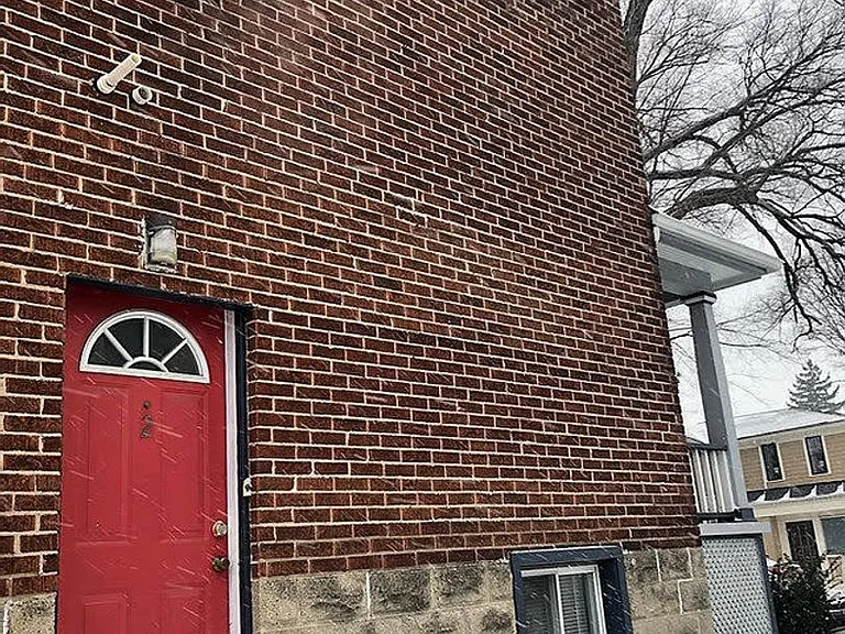 238 N Summit St — Photo 4