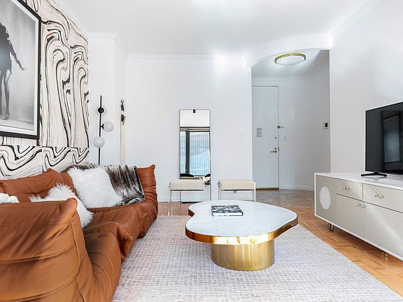 3rd image of 150 E 57th St APT 21A