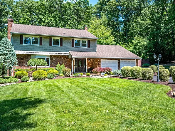 9 King Arthurs Ct, Edison, NJ 08820