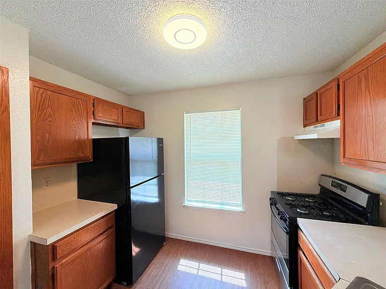 1215 Ridgemont St — Photo 11