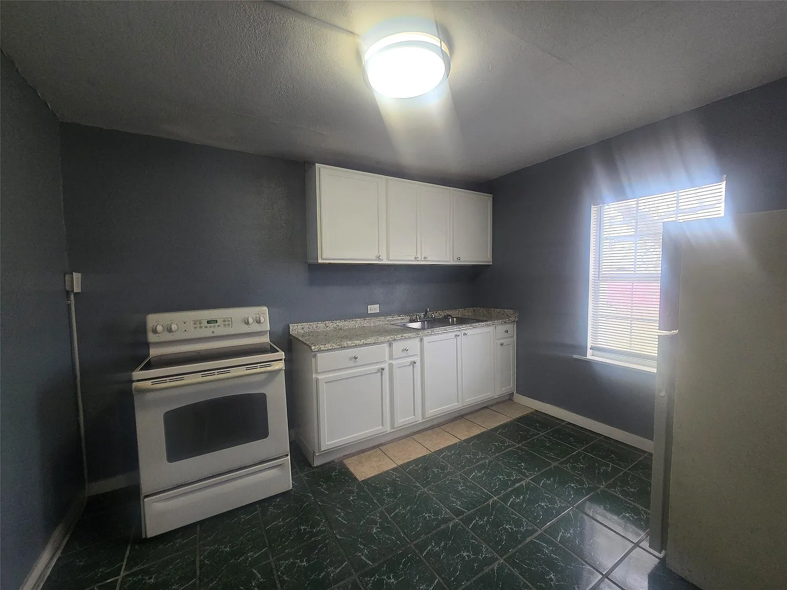 1 bed, 1.0 bath, 500 sqft, $850 — Photo 1