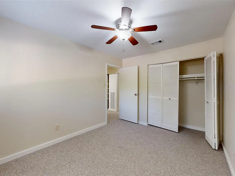 2105 N Red Cedar Cir — Photo 15