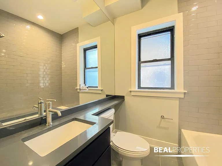916 Crain St #101 — Photo 11