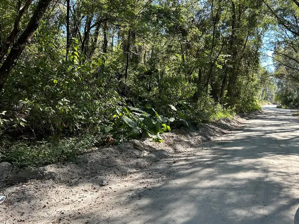  81st Ave, Trenton, FL 32693