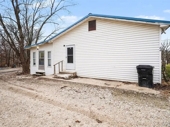 64 Mocking Bird Ln, Hawk Point, MO 63349