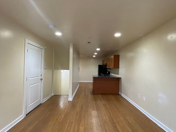 5th image of 1717 W Montgomery Ave #1