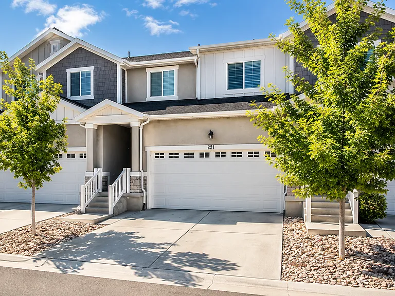 221 W Whitewater Dr — Photo 1