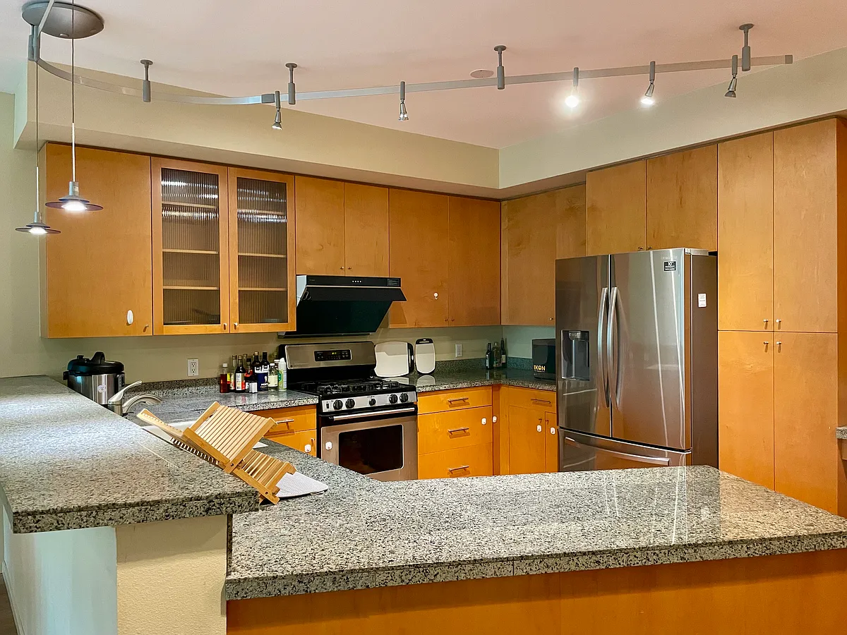 Kitchen - 1188 106th Ave NE #324