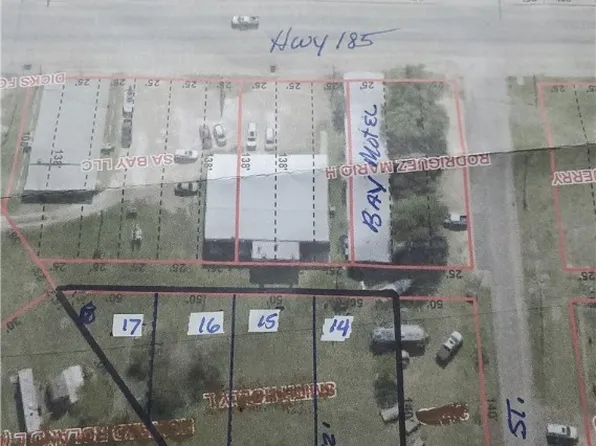 303-309 W Austin Ave, Seadrift, TX 77983