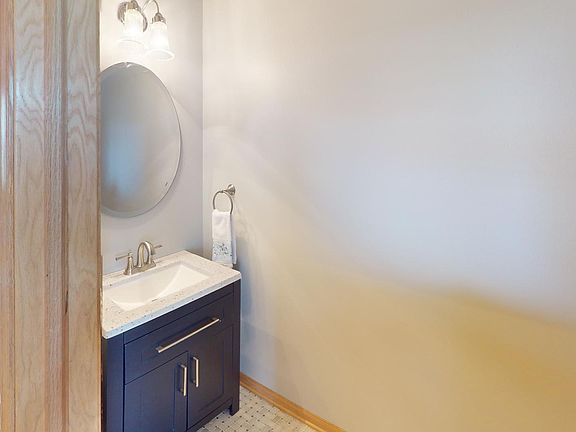 5th image of 2537 Adelia Ln