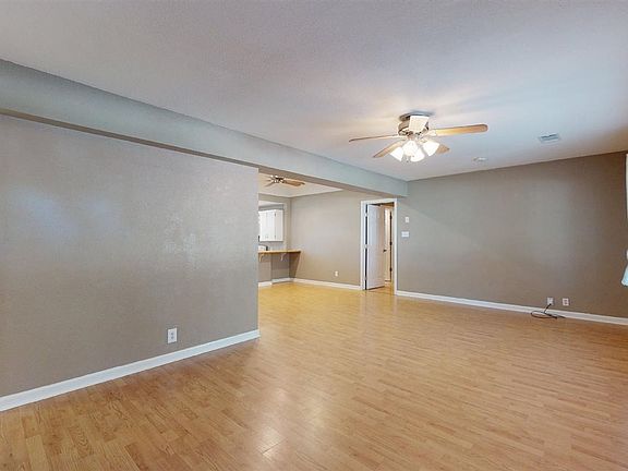 2nd image of 3013 Meadows Dr