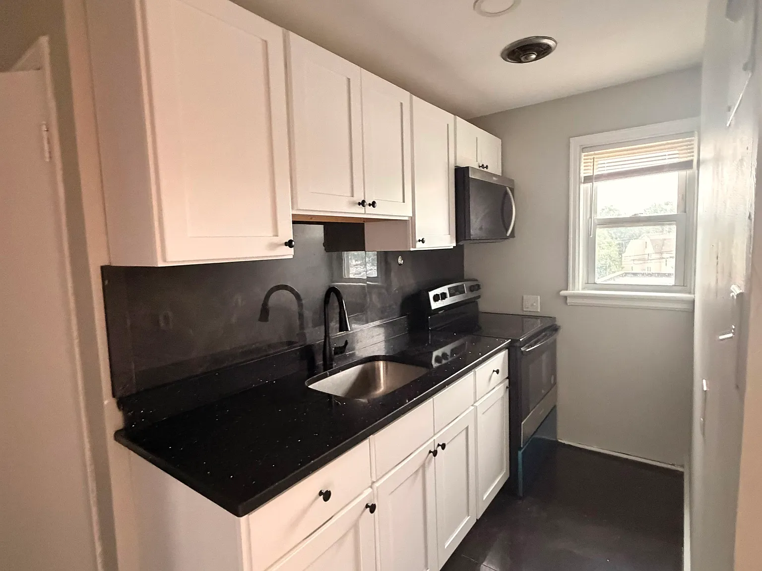 1 bed, 800 sqft, $1,745 — Photo 4