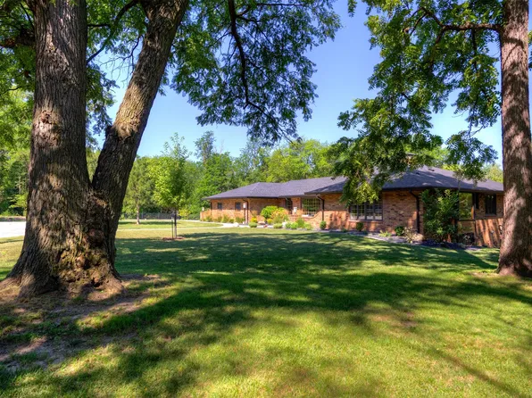 5154 Lower Beaver Rd, Des Moines, IA 50310