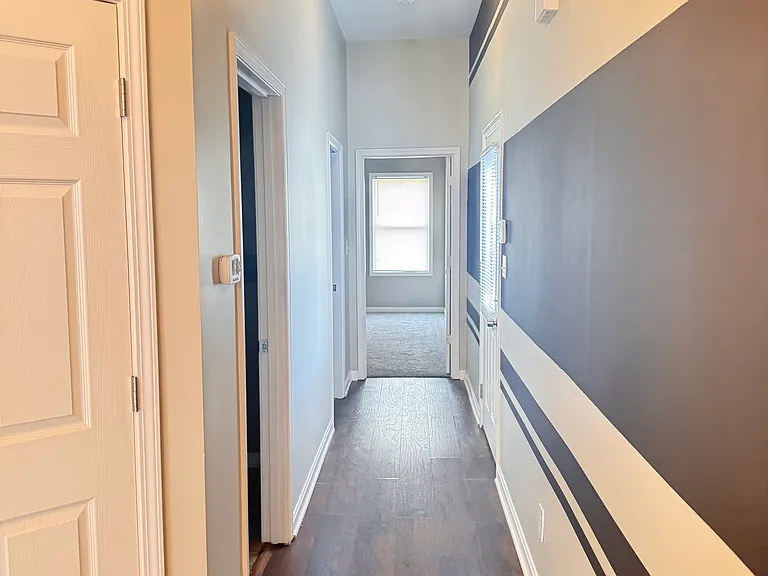 509 E Oak St — Photo 10