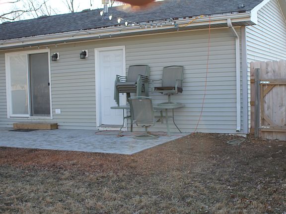3rd image of 717 Roosevelt St