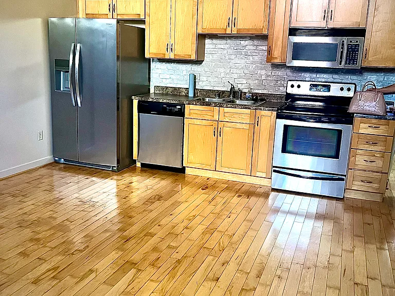 585 S Upper St — Photo 4
