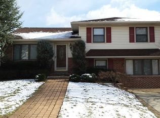 353 Swanage Dr, Broomall, PA 19008