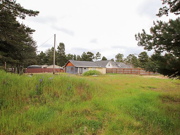 5th image of 1120 Rhododendron Dr