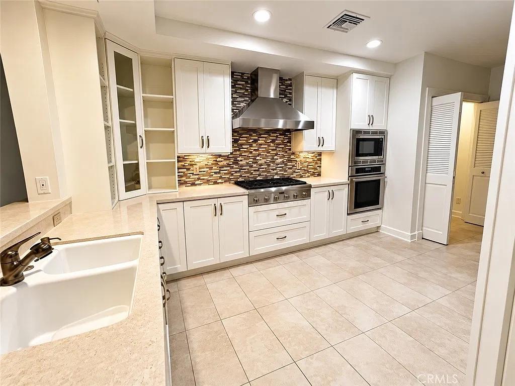 3 bed, 2.5 bath, 1820 sqft, $8,500 — Photo 4