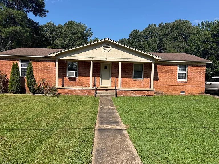 69 Meridian Dr — Photo 2
