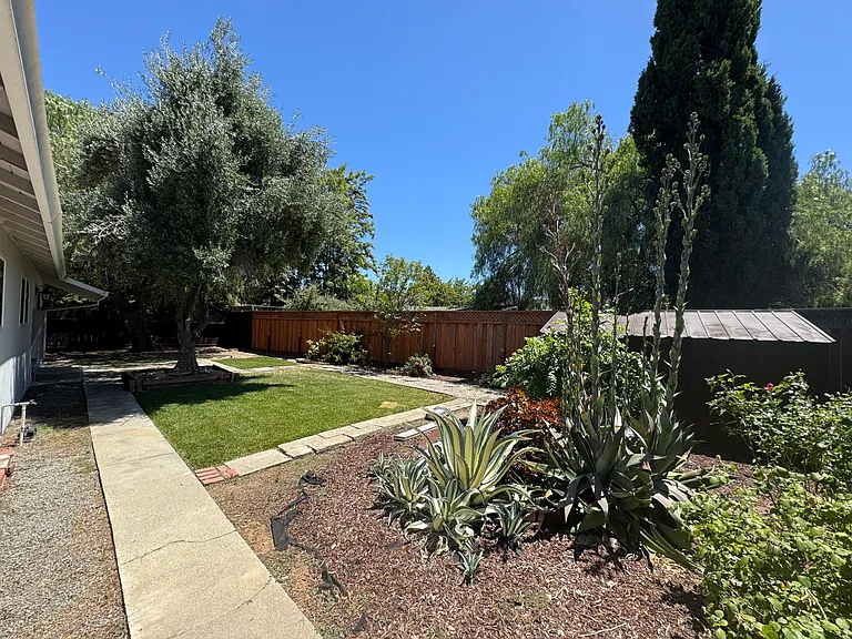 1126 Steinway Ave — Photo 23