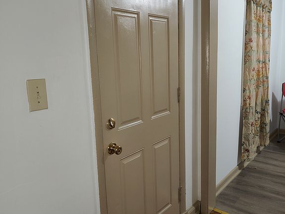 3rd image of 1817 Roanoke Ave