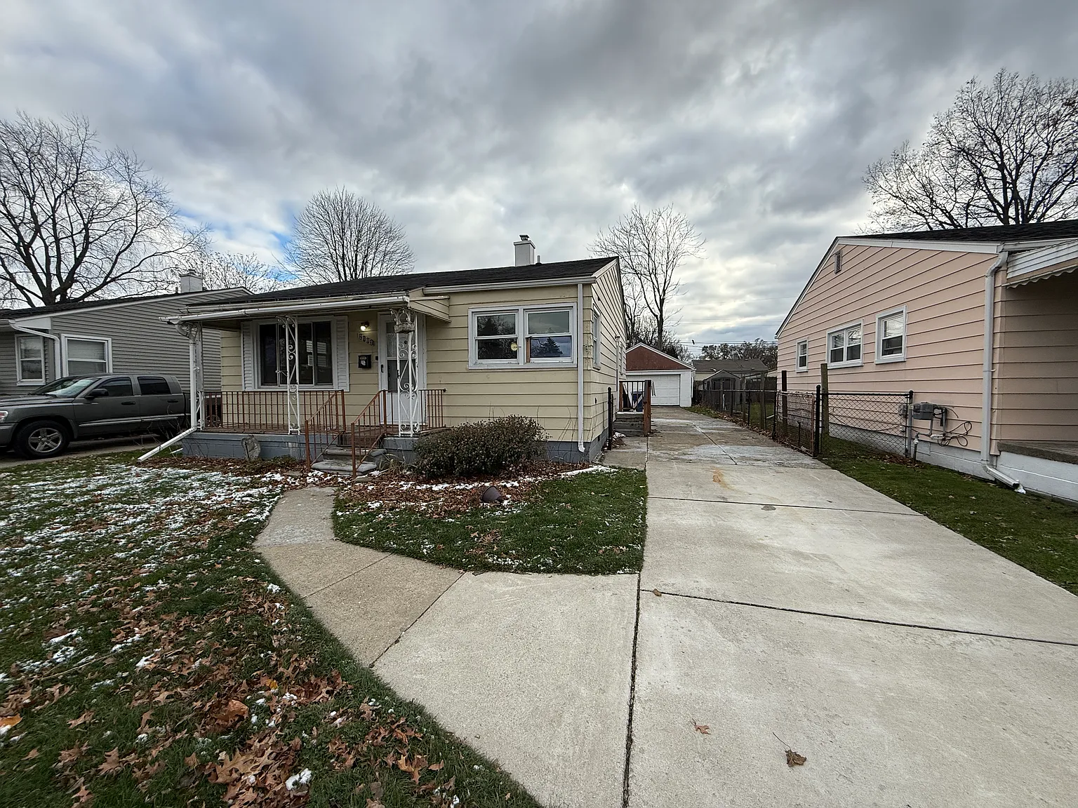 2192 Goulson Ave photo 1