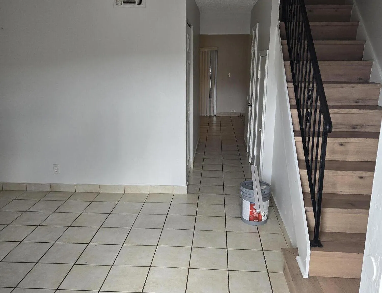 3 bed, 1.5 bath, 1290 sqft, $2,700 — Photo 2