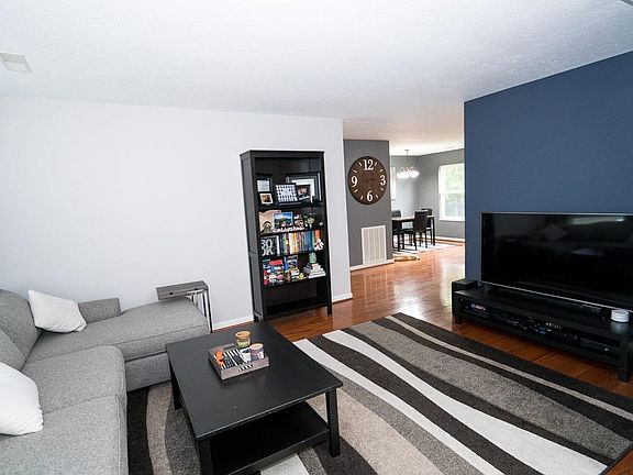 4th image of 5811 Hall Ct