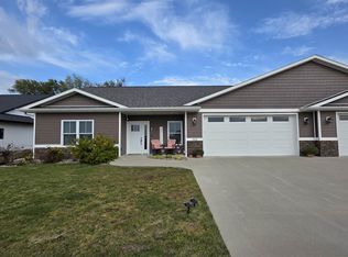 263 Meadow Brook Trl, Manchester, IA 52057