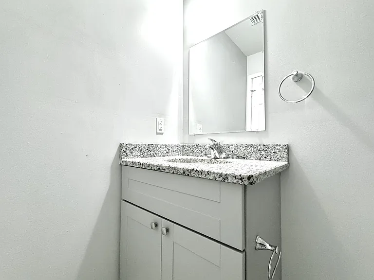704 E Chestnut Ave — Photo 13