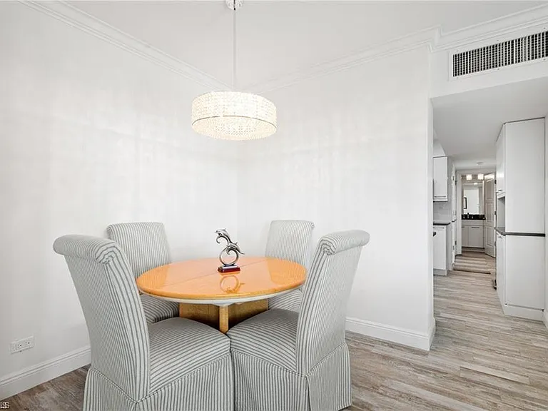 240 Seaview Ct #211 — Photo 5