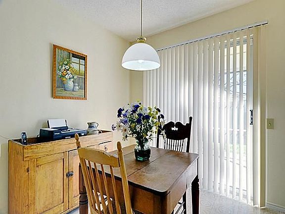 5th image of 120 E Embercrest Dr