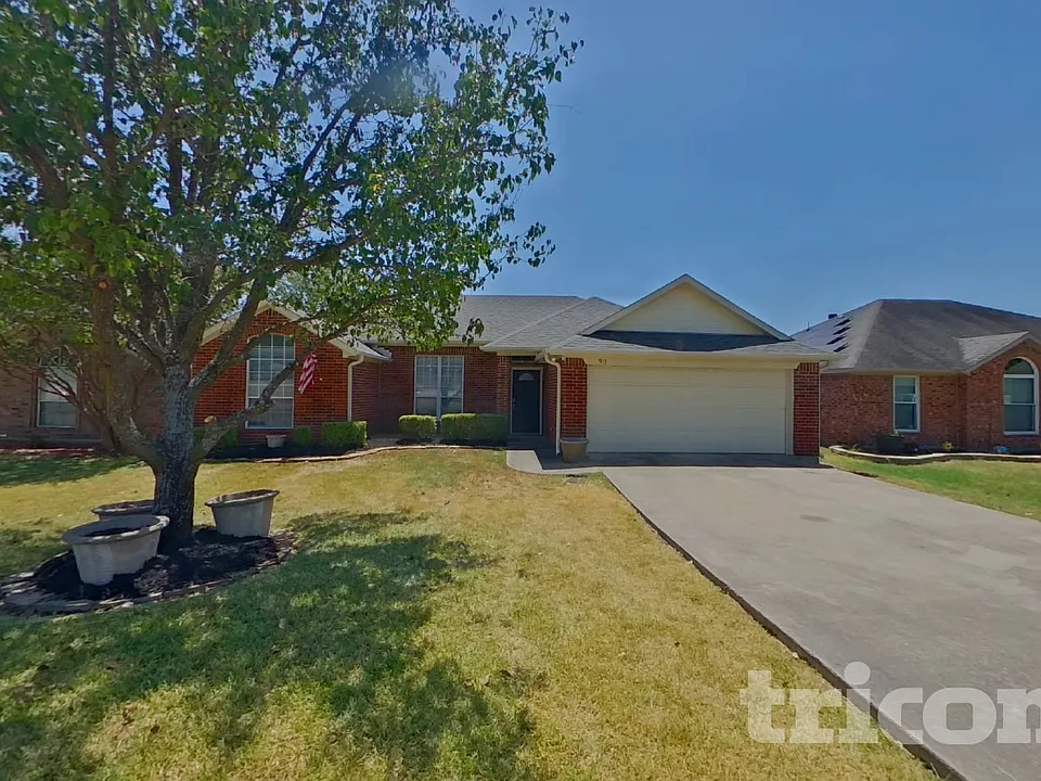 913 Brookhaven Dr