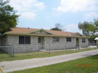 402 W 10th St, Del Rio, TX 78840