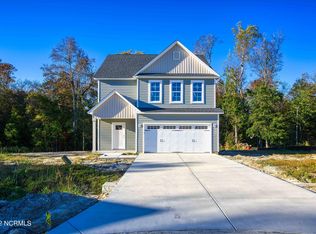 212 Gillespie Dr, Hubert, NC 28539